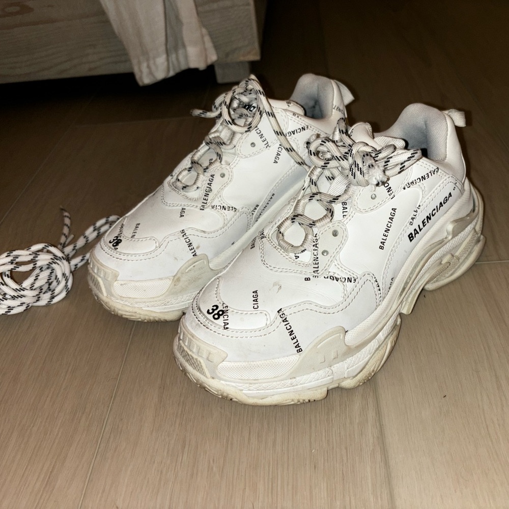 Balenciaga triple s white logo sneakers super chunky